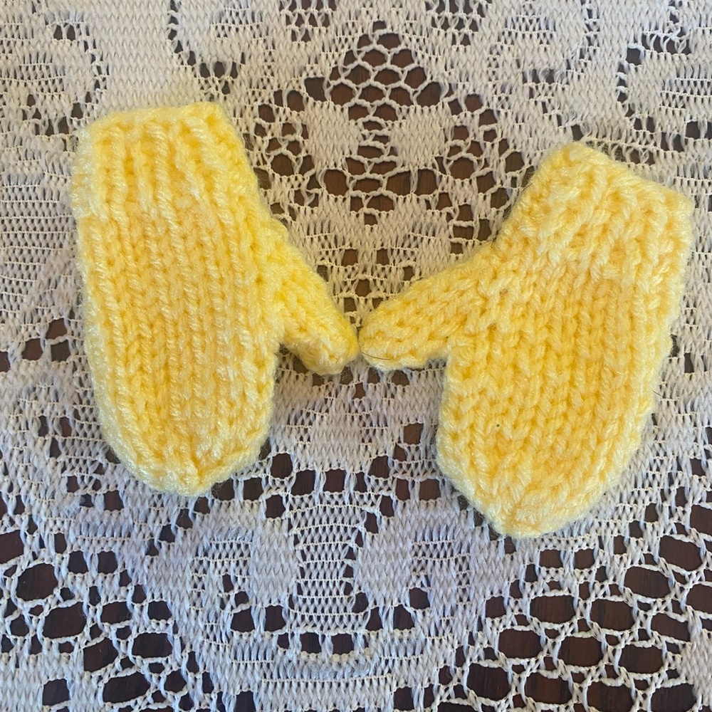 Hand-Knitted Leprechaun Set - Picture 5 of 6